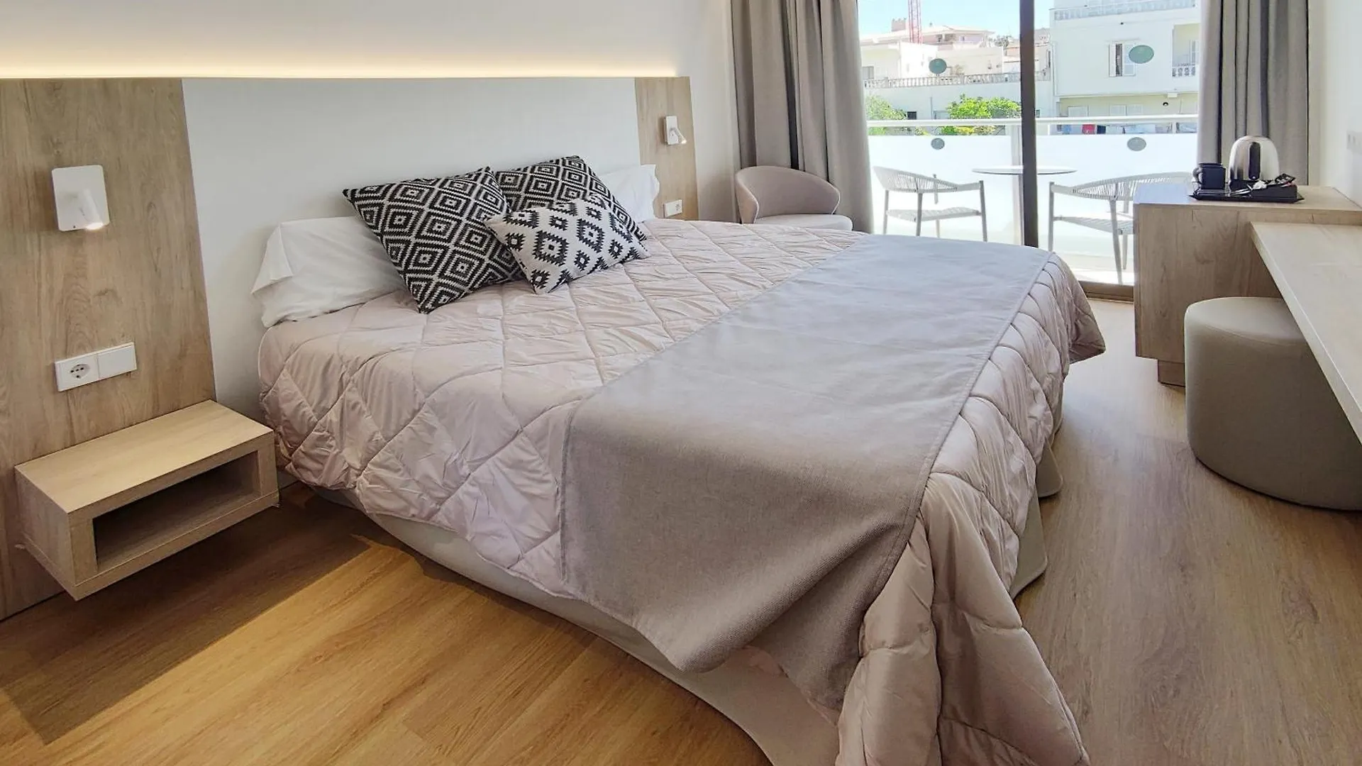 Flacalco Hotel & Apartments Cala Ratjada  3*, Cala Ratjada (Mallorca) Spain