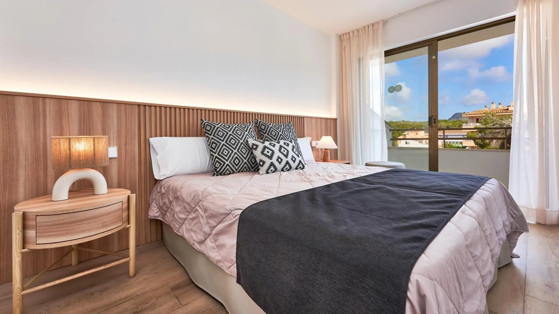 Flacalco Hotel & Apartments カラ・ラトハダ スペイン